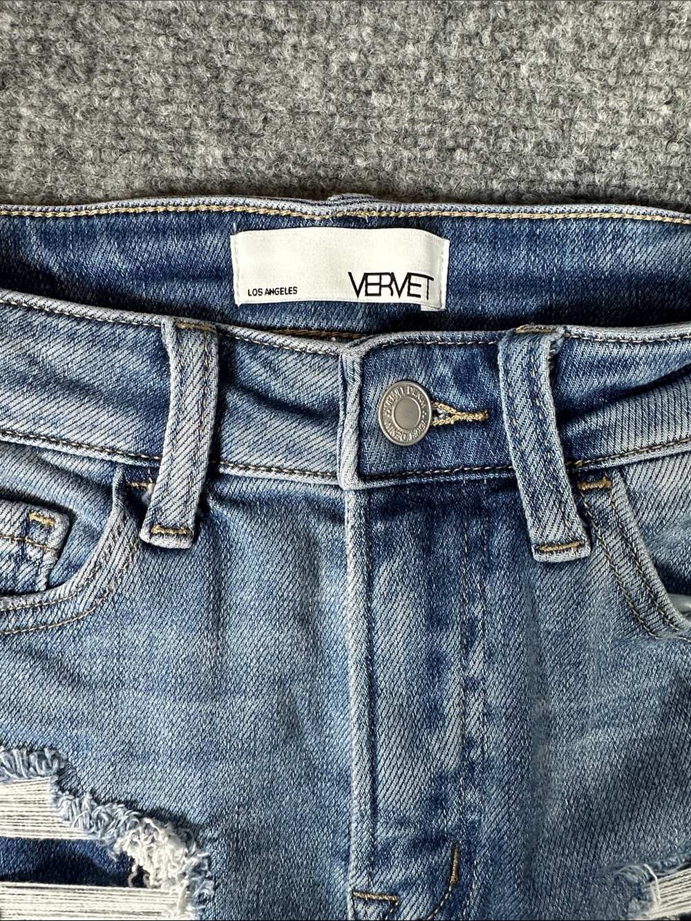 Vervet Softly High Rise Distressed Denim Shorts Size Small - Picture 6 of 8